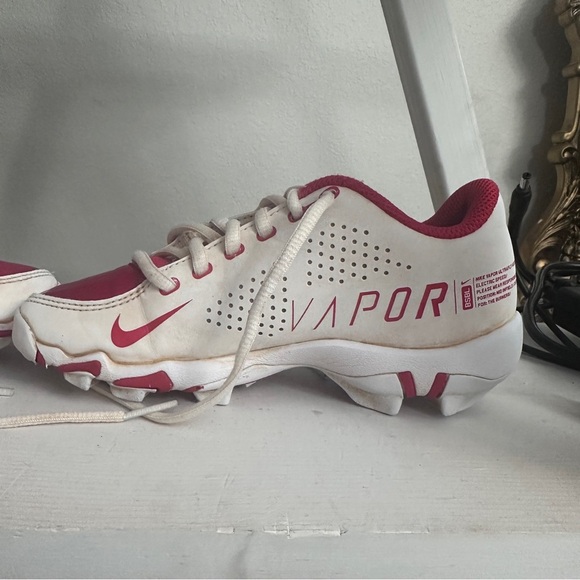 Nike boys Vapor White and Red baseball cleats - Picture 3 of 8